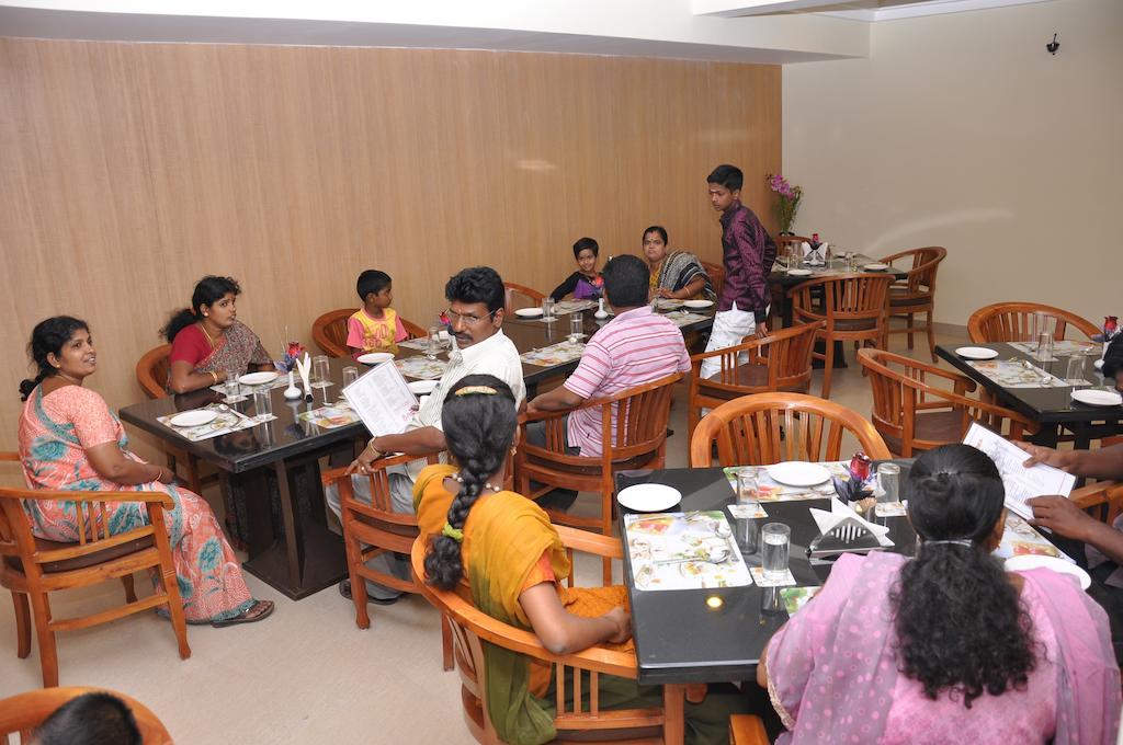 โรงแรมริธาน อะ บิสซิเนส คลาส Karumattampatti ภายนอก รูปภาพ